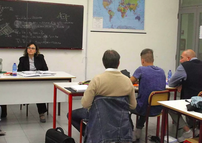 https://www.matteodaffada.it/wp-content/uploads/2021/06/Studenti-scuole-serali-1.png
