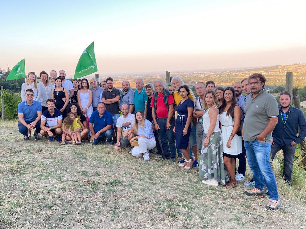 https://www.matteodaffada.it/wp-content/uploads/2022/08/Vendemmia-gruppo.jpg