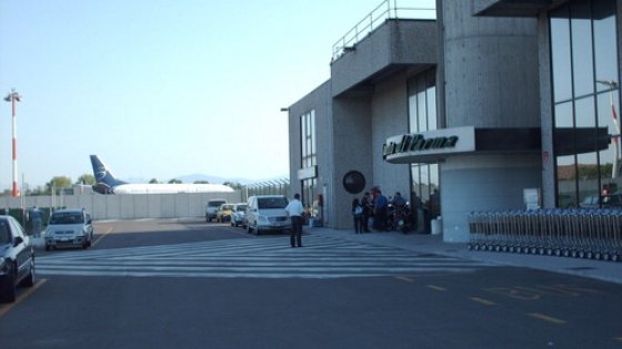 https://www.matteodaffada.it/wp-content/uploads/2023/07/Aeroporto-di-Parma.jpg