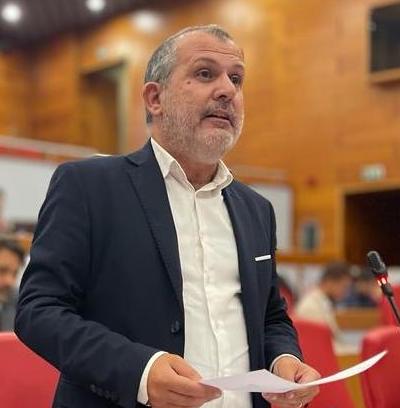 https://www.matteodaffada.it/wp-content/uploads/2023/07/Matteo-Daffada-in-Aula-corto-.jpeg