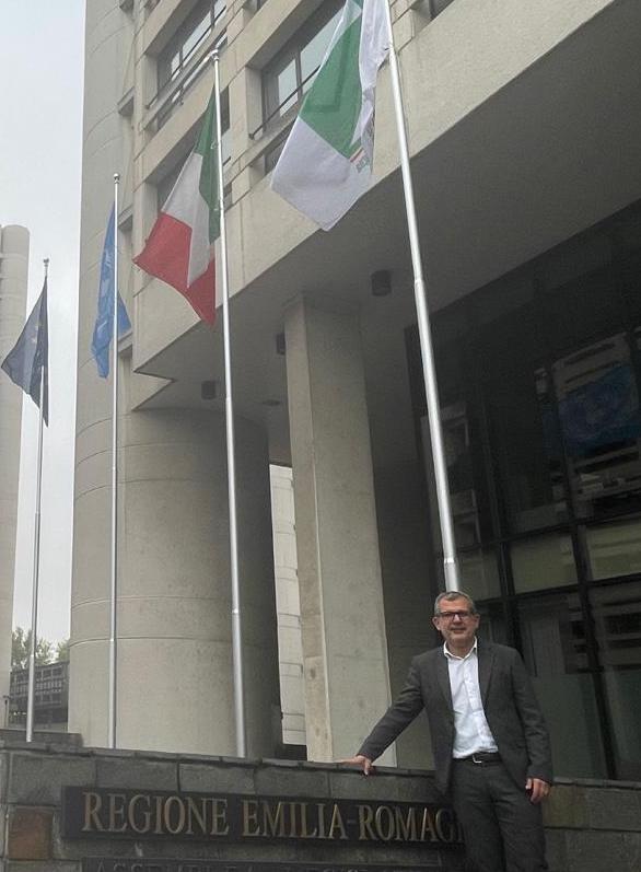 https://www.matteodaffada.it/wp-content/uploads/2023/10/Matteo-Daffada-davanti-al-Palazzo-della-Regione-copia.jpg
