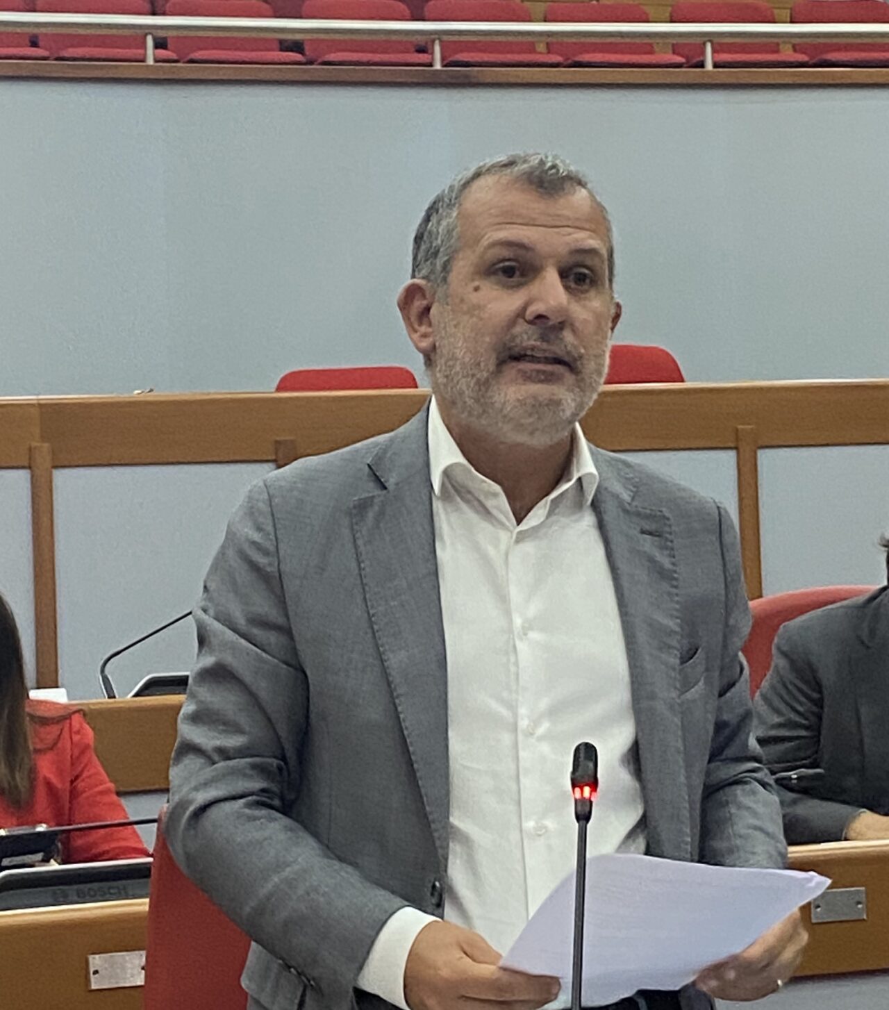 https://www.matteodaffada.it/wp-content/uploads/2023/10/Matteo-Per-Legge-commercio-1280x1454.jpg